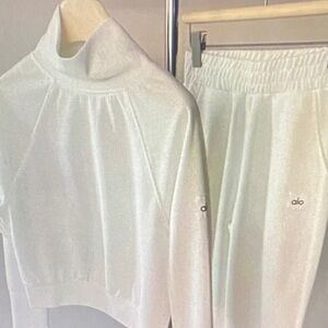 ALO Yoga Women's White High Neck Sweater Size S